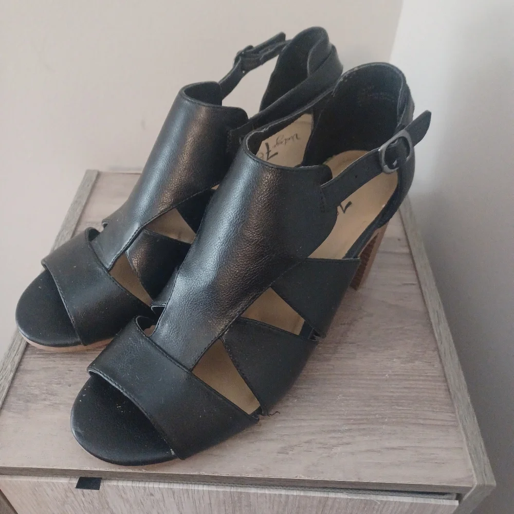 Vintage 7 Eight Strappy Block Heel Sandals Sz 10